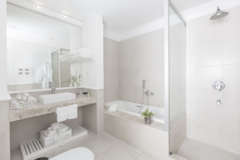 Room, 1 King Bed (Corporate Flat) - Photo 4