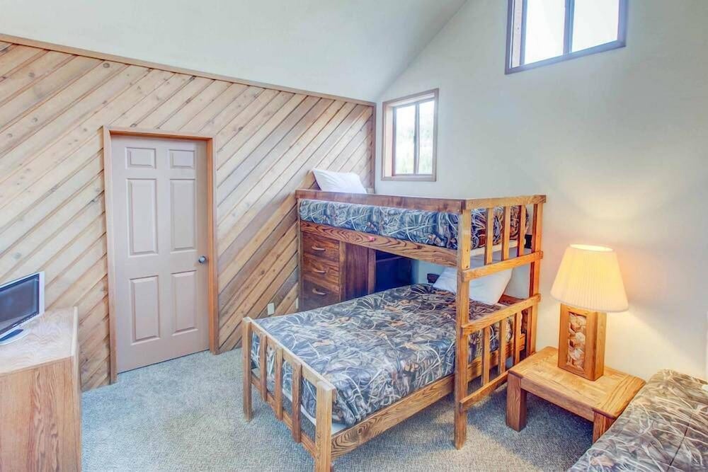 Condo, Multiple Beds, Fireplace, Mountain View (Aspen Creek #204)