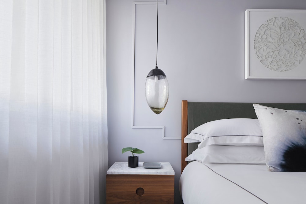 Studio Suite, Corner - Photo 3