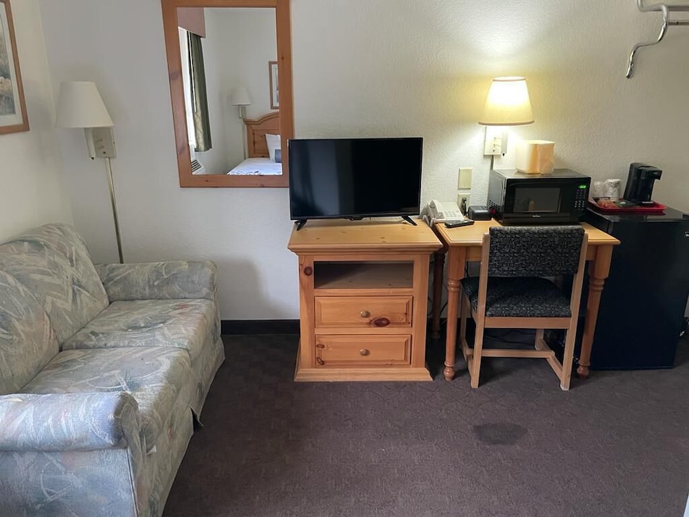 Deluxe Room, 1 Queen Bed, Non Smoking photo 2