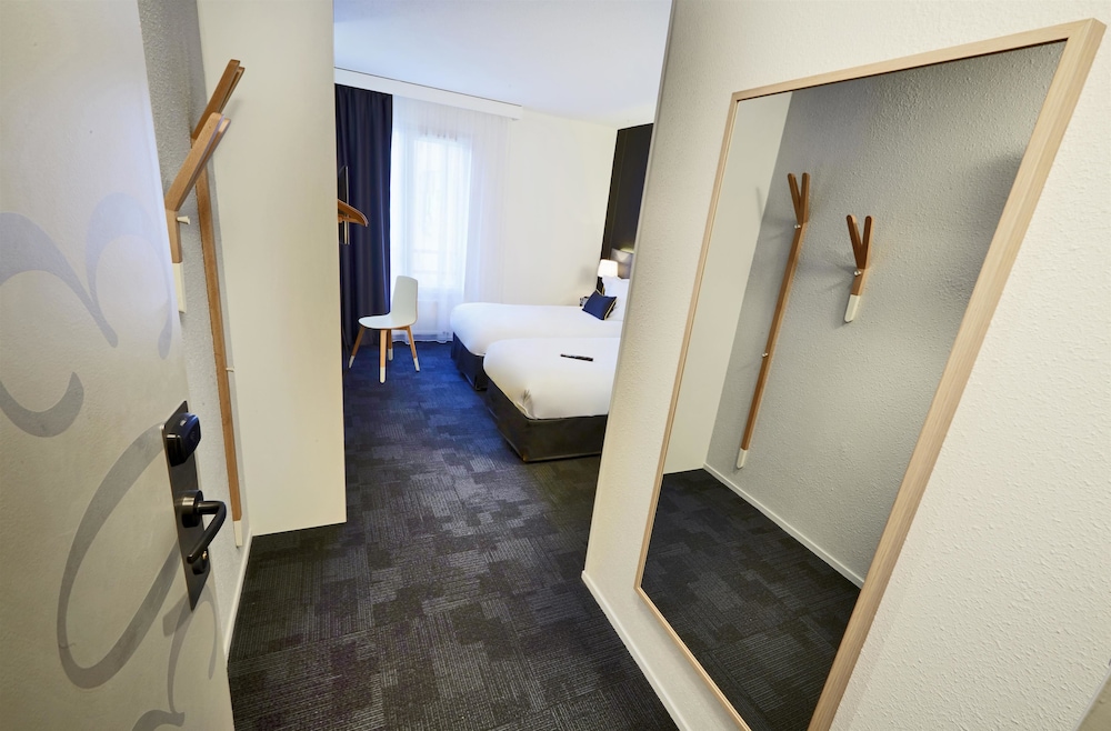 Standard Room, 2 Twin Beds - Photo 4