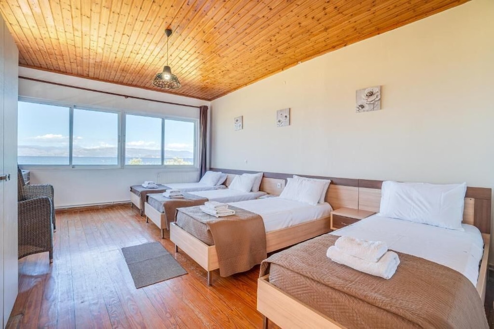 Apartment, Multiple Beds, Sea View, Beachside photo 2