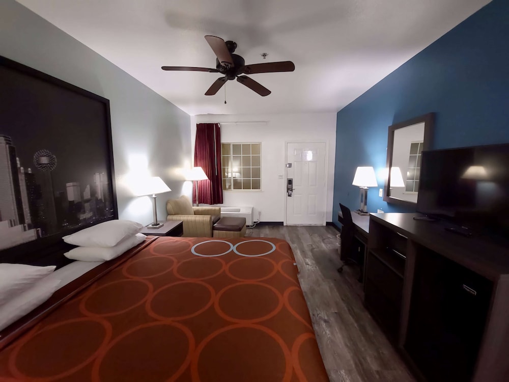 Room, 1 King Bed - Photo 3