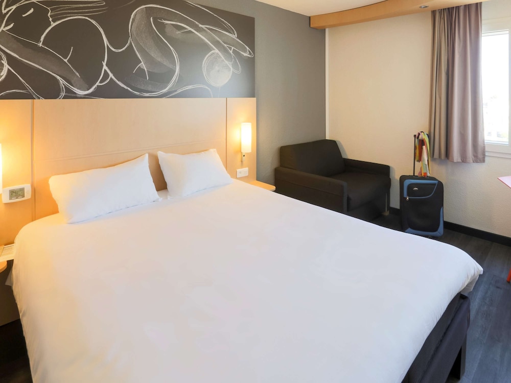 Standard Double Room, 1 Double Bed with Sofa bed - Photo 6