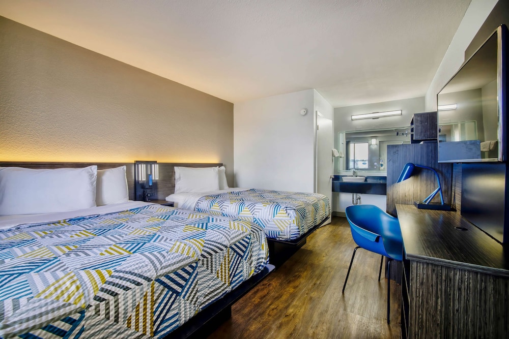 Standard Room, 2 Double Beds, Smoking photo 3