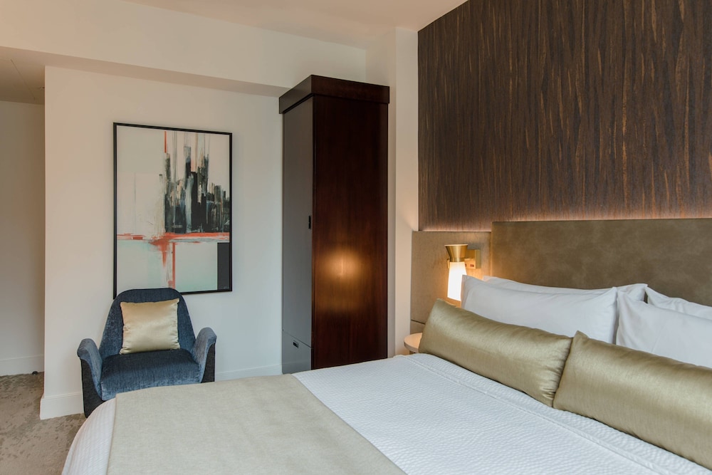 Room (Mobility Accessible, Roll-In Shower)