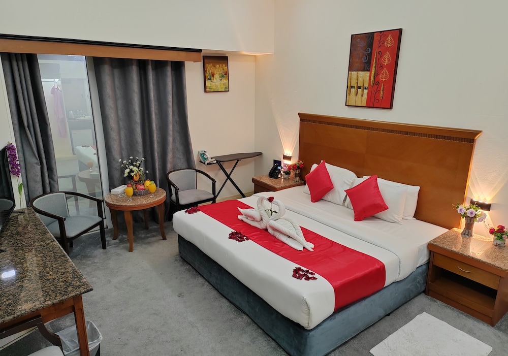 Deluxe Double or Twin Room, 1 King Bed, Smoking, City View photo 1