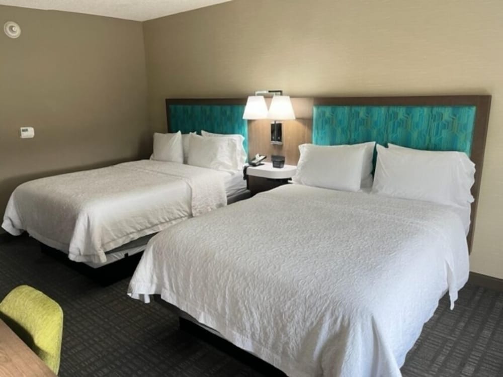 2 Queen Beds - Photo 1
