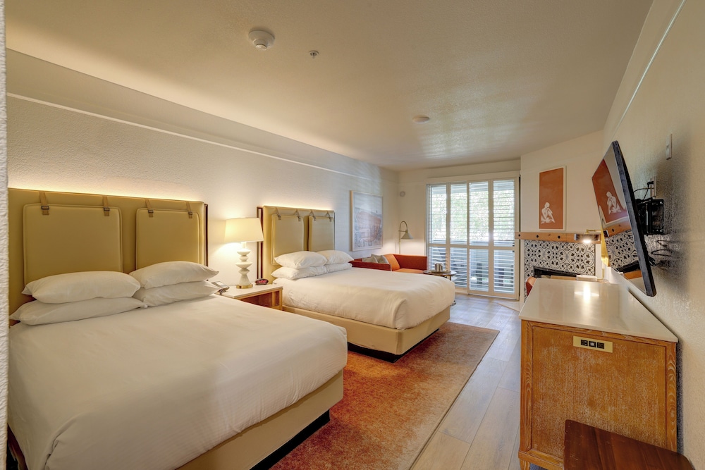 Standard Room, 2 Queen Beds, Non Smoking, Balcony - Photo 1
