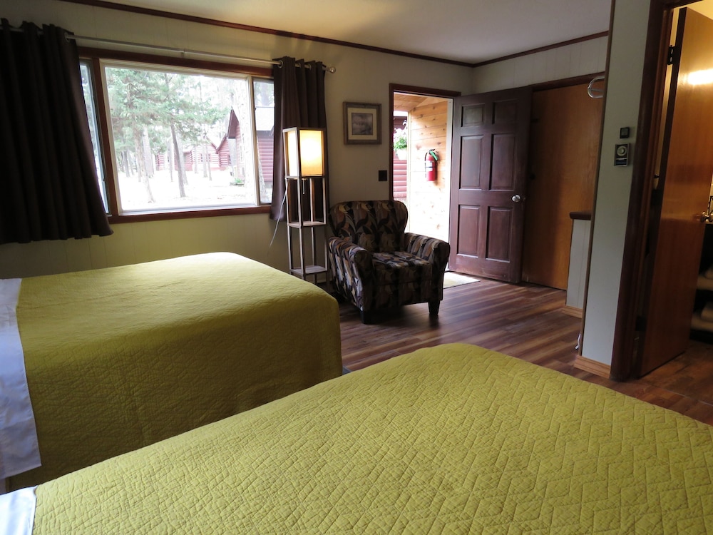 Family Double Room, 2 Queen Beds (Room 10) photo 3