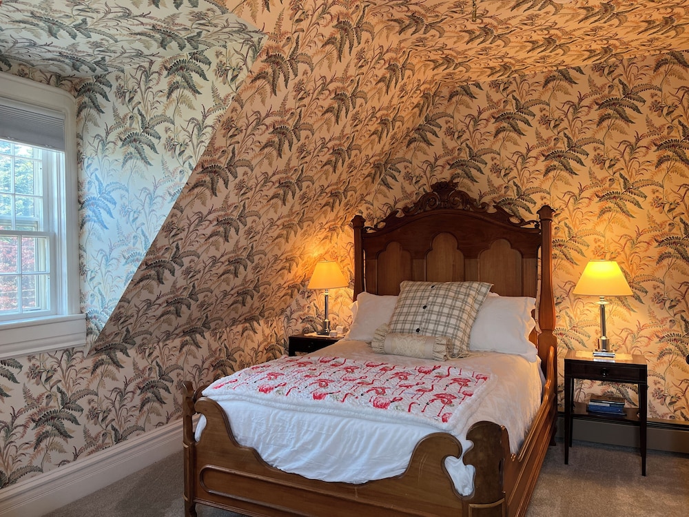 Suite, 1 Queen Bed, Lake View photo 1