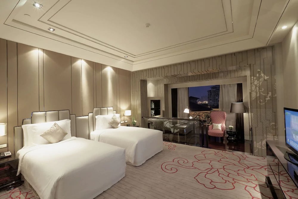 Deluxe Room with Twin Beds