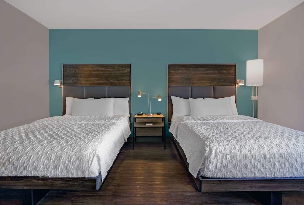 Room, 2 Queen Beds, Accessible (Roll-In Shower, Mobility & Hearing) - Photo 2