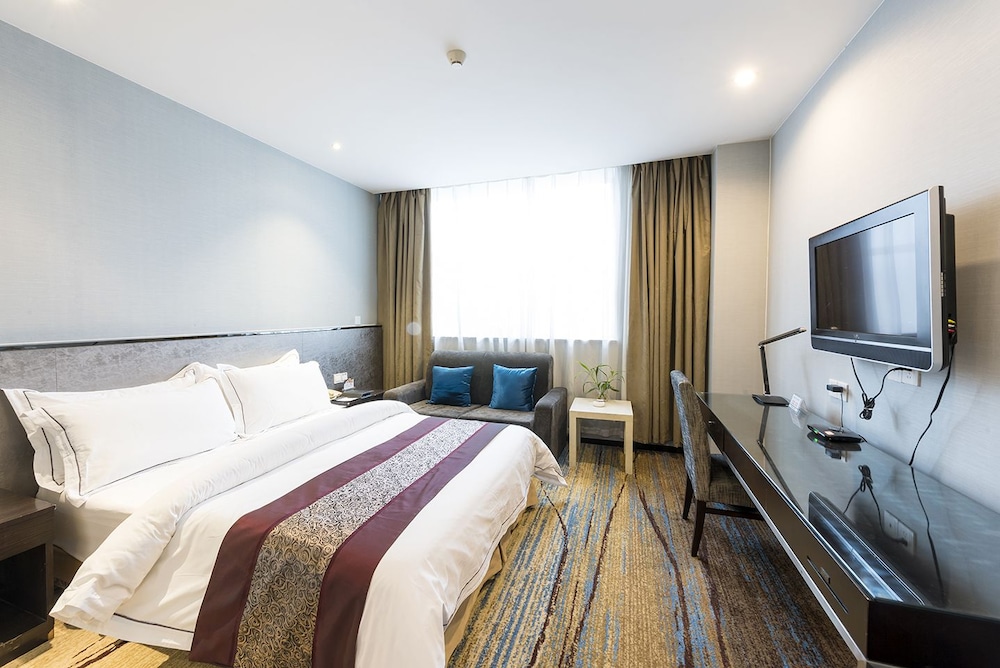 Double Room (Super Sassy)