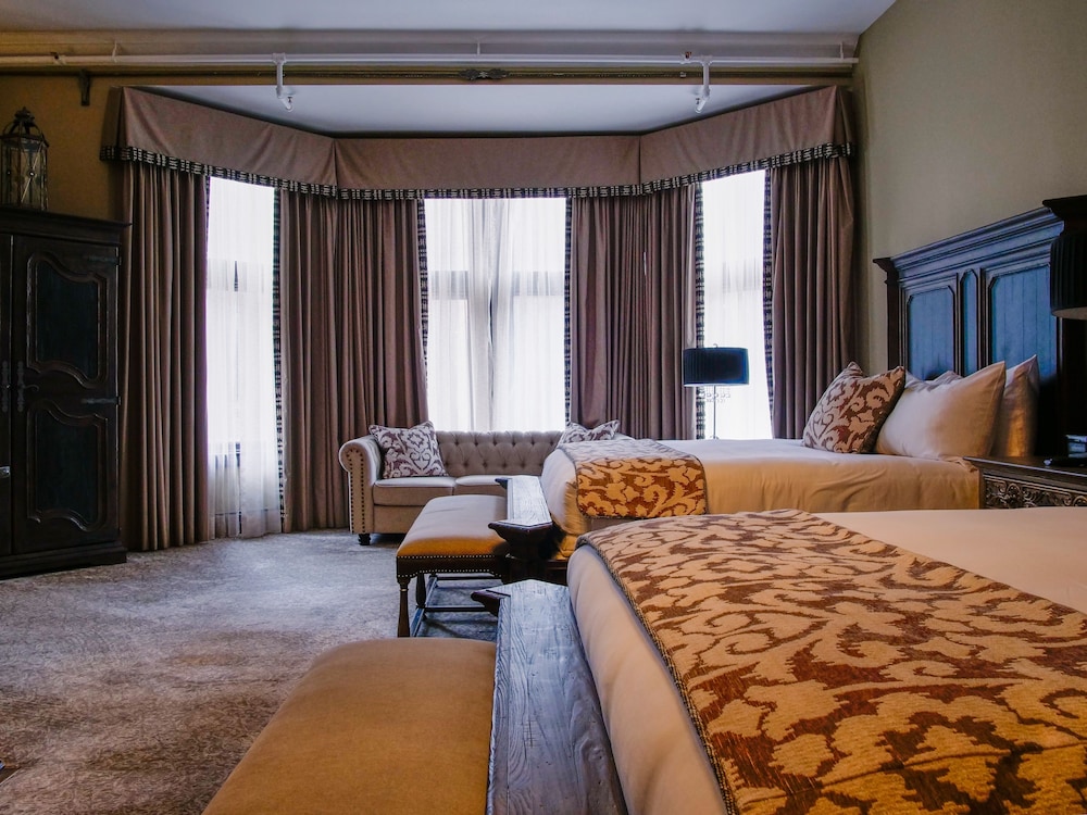 Luxury Room, 2 Queen Beds photo 2