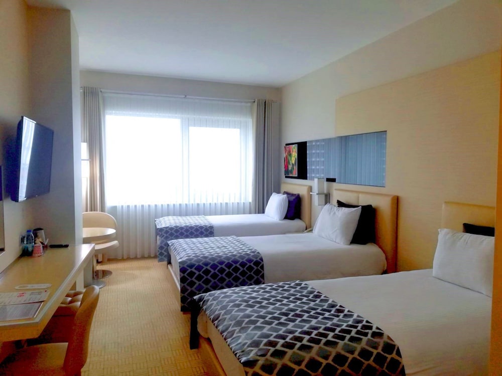Standard Triple Room, City View