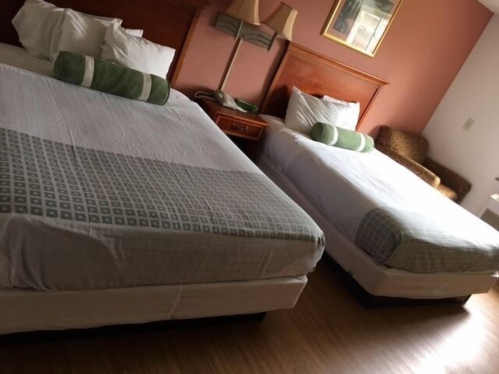 Room, 2 Queen Beds, Non Smoking photo 2