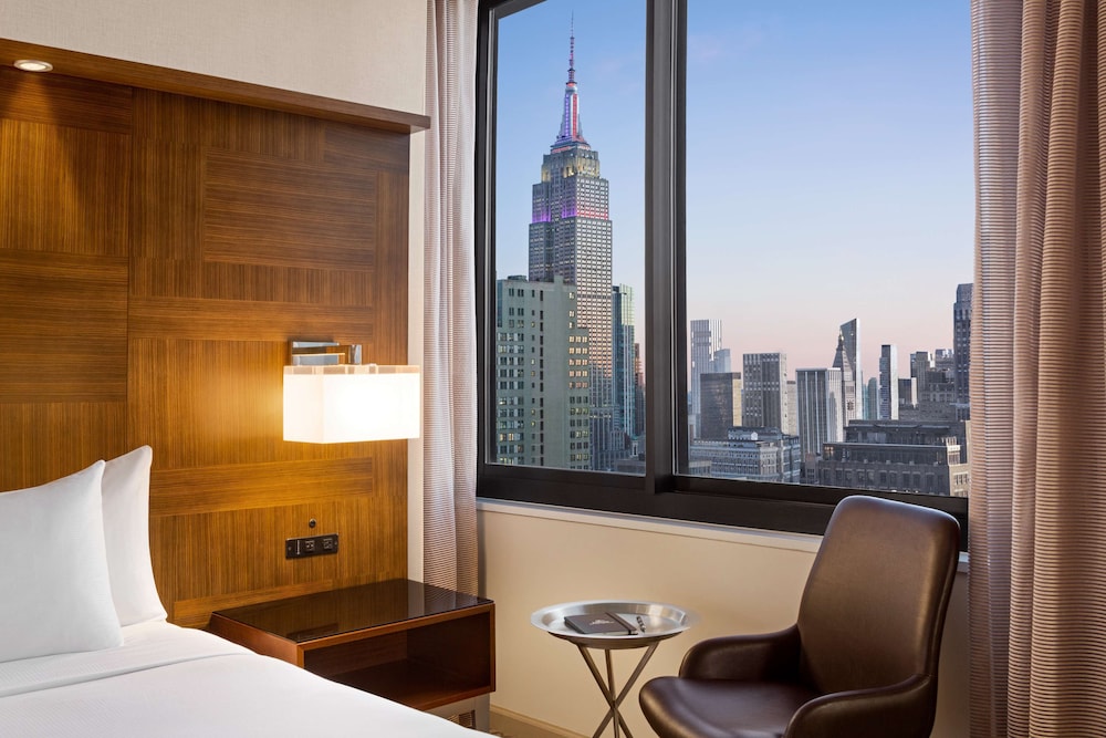 Deluxe Room, 2 Queen Beds (Empire State View)
