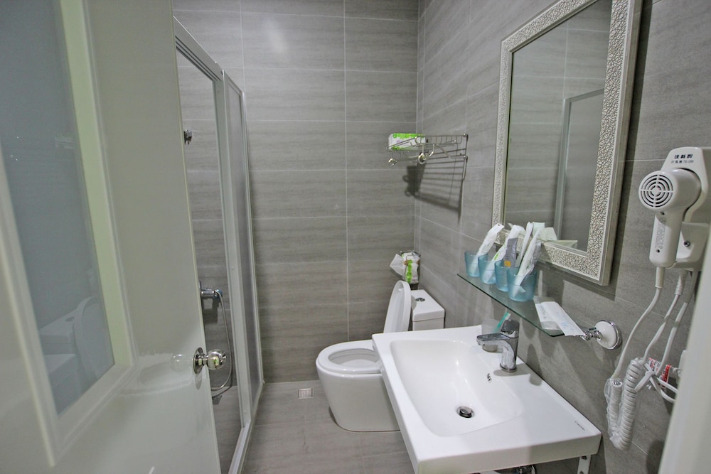 Quadruple Room (With Shower) photo 3