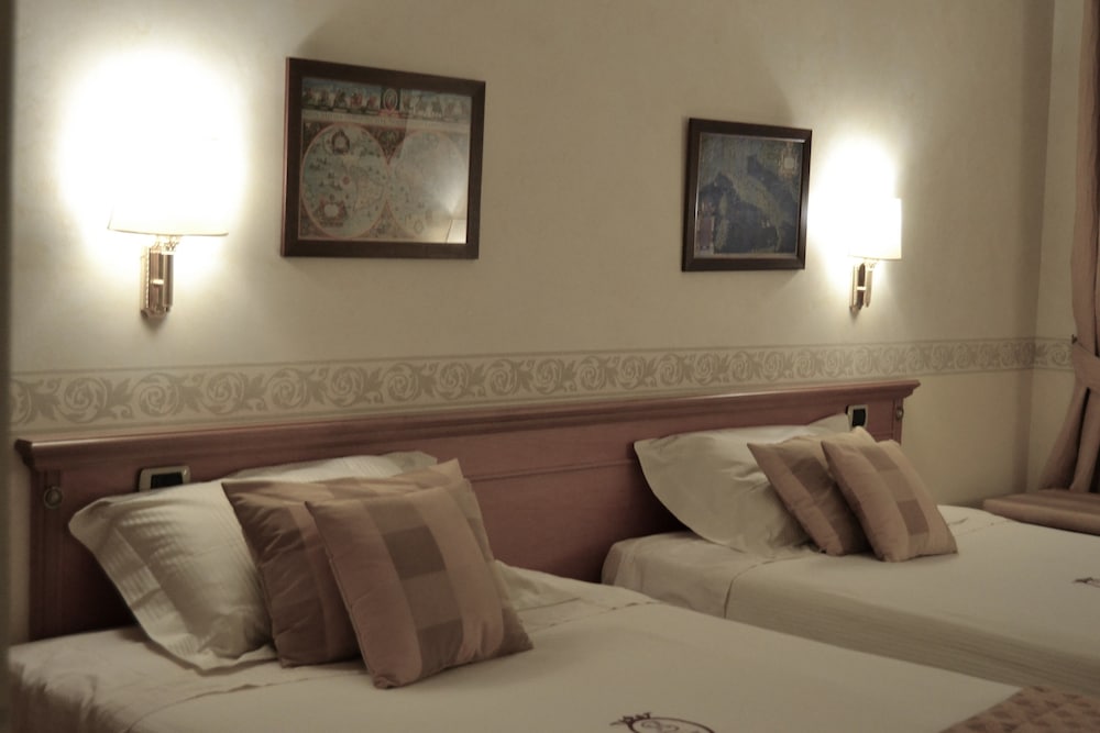 Deluxe Double or Twin Room - Photo 8