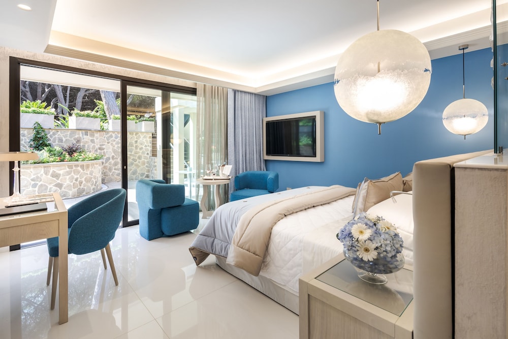 Junior Suite (Cala Beach, Pinewood Side) photo 2