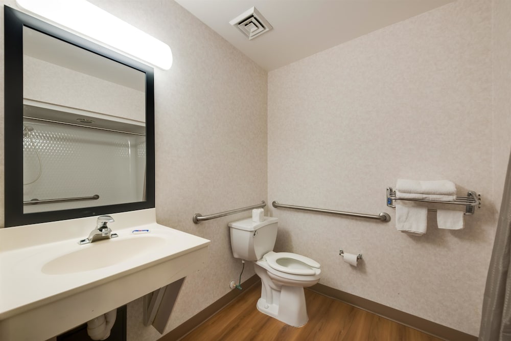 Standard Room, 2 Double Beds, Non Smoking - Photo 9