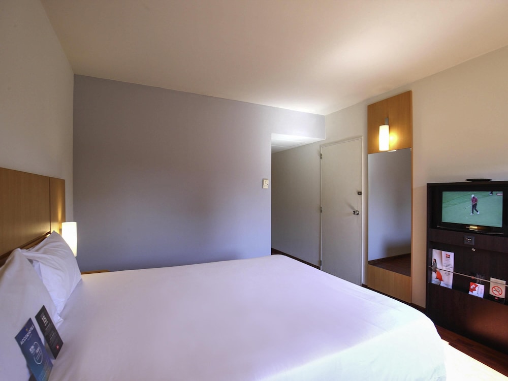 Standard Room, Multiple Beds (1 Double Bed and 1 Bed for children) photo 1