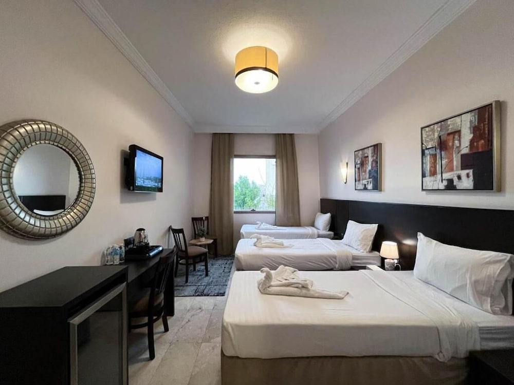 Triple Room, City View photo 3