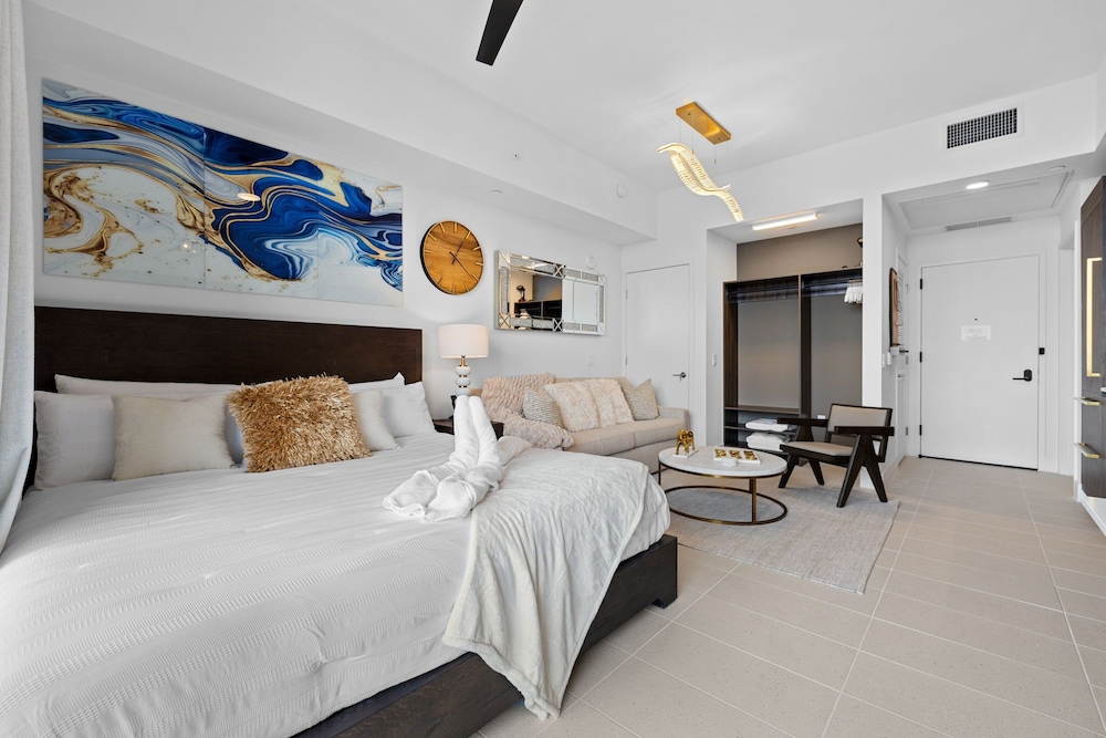 Luxury Studio Suite, 1 Bedroom, City View photo 3