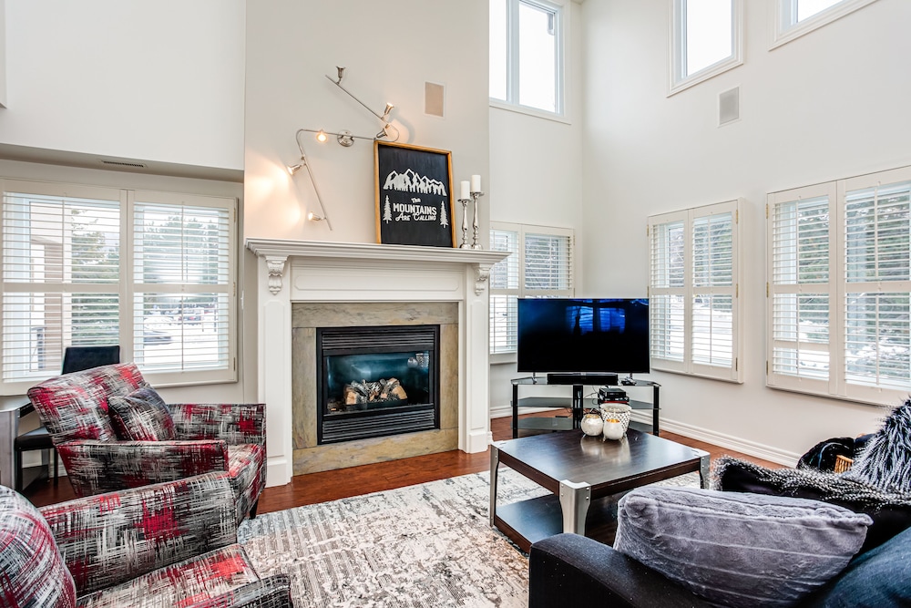 Family Condo, 3 Bedrooms (201 Mountain Walk - No Pets Allowed)