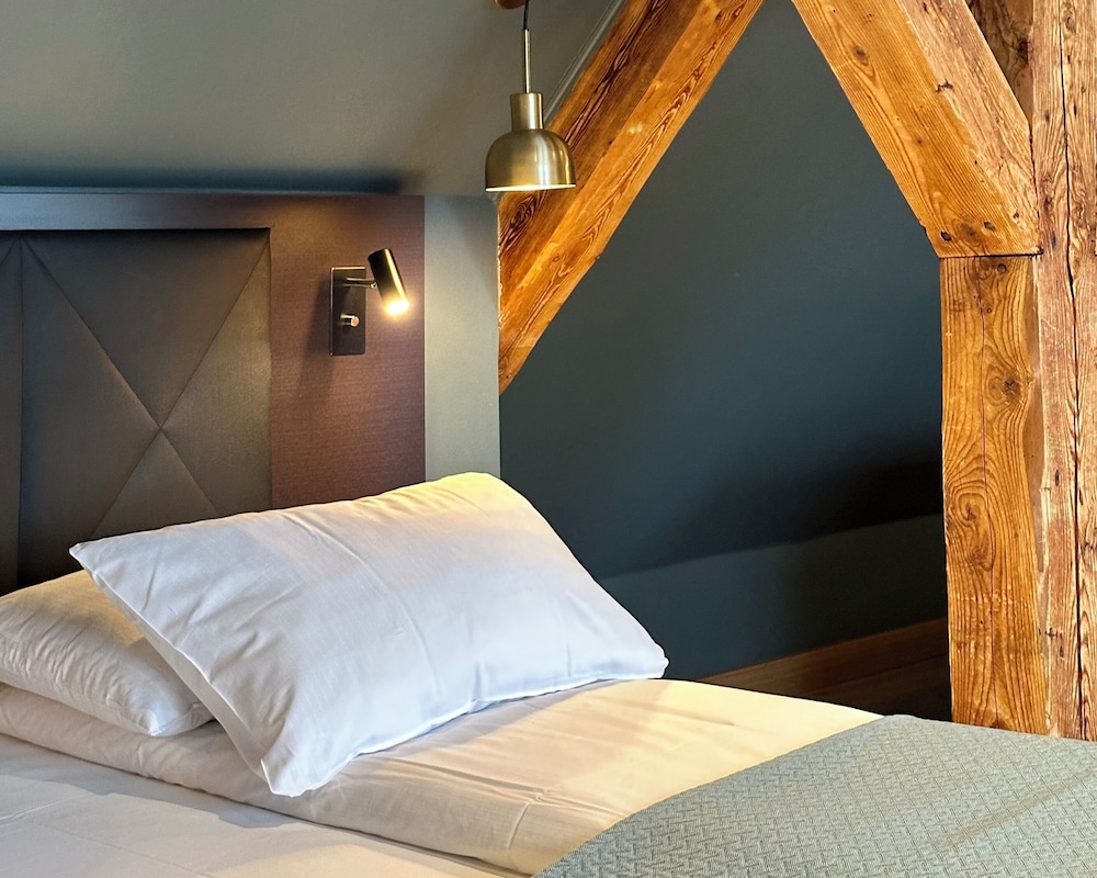 Suite (Top) - Photo 4