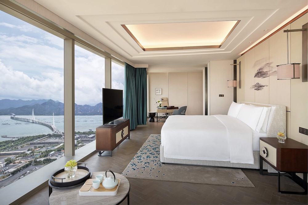 Premier King Sea View photo 1
