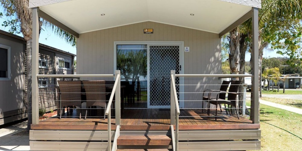 2 Bedroom Waterfront Apartment - 6 Berth photo 1