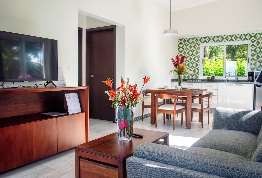 Deluxe Villa, 2 Bedrooms, Kitchen, Mountain View