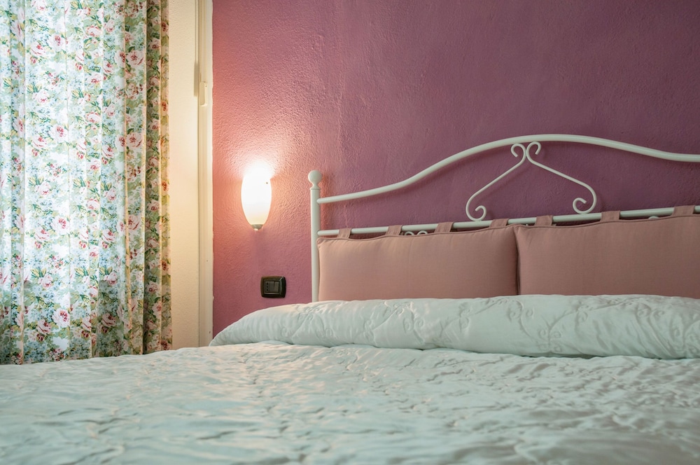 Standard Double or Twin Room - Photo 17