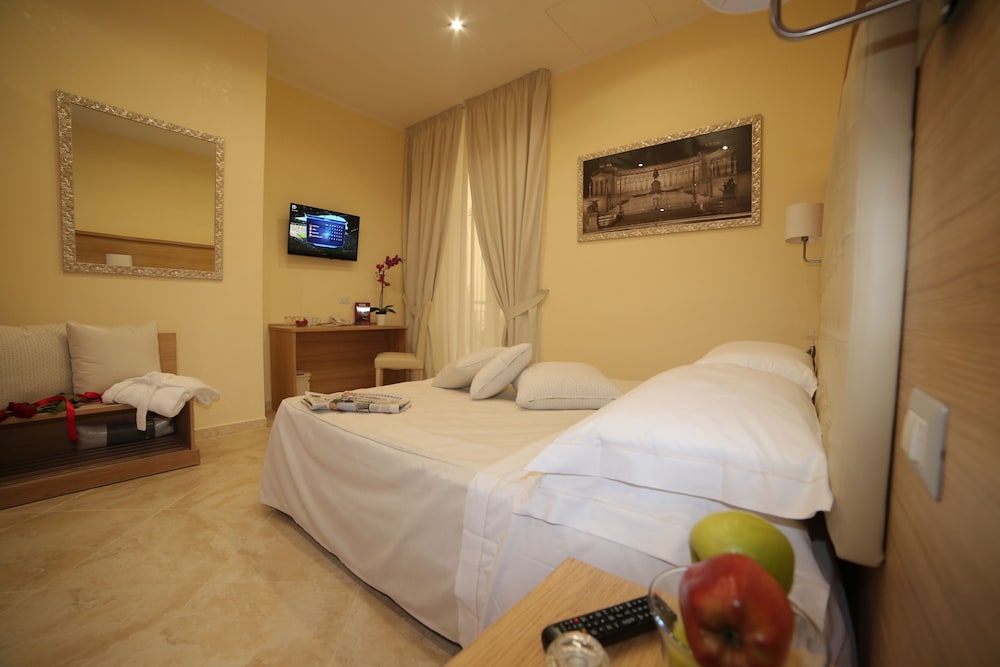 Room, Balcony, City View photo 3