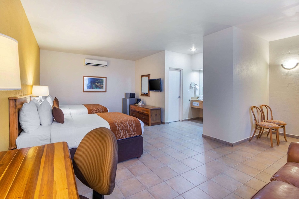 Suite, 2 Double Beds, Non Smoking - Photo 9