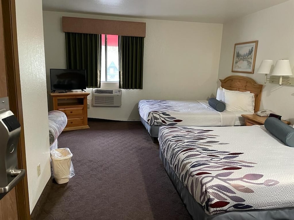 Deluxe Room, 2 Queen Beds, Non Smoking photo 2