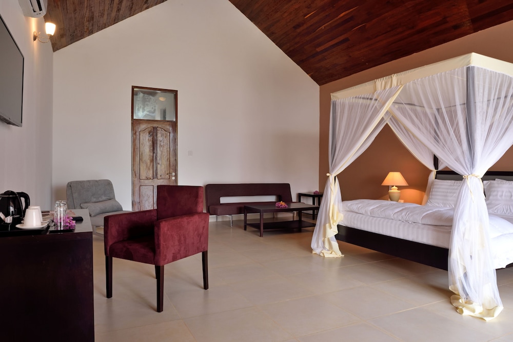 Deluxe Room, Pool View (Deluxe Pool View)