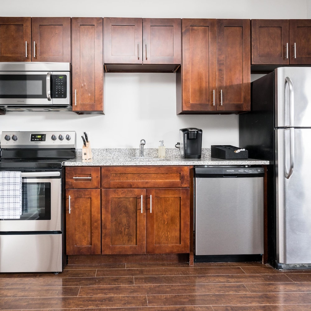 Cozysuites Music Row Chic 1BR w Free Parking 42, Photo 9