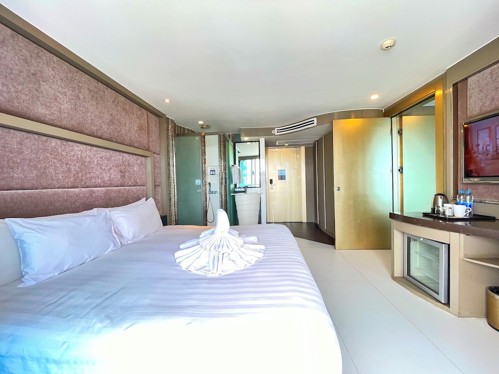 Deluxe Double Room, City View