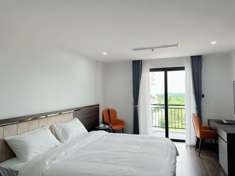 Executive Double Room Single Use, Pool View photo 1