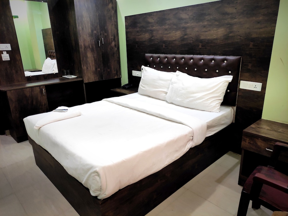 Deluxe Room - Photo 13