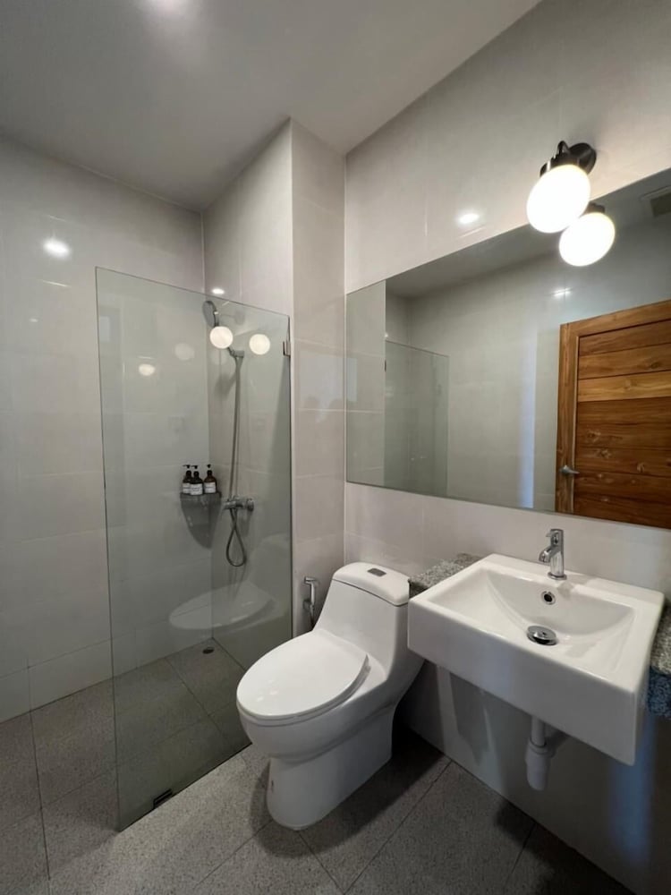 Basic Twin Room - Photo 2