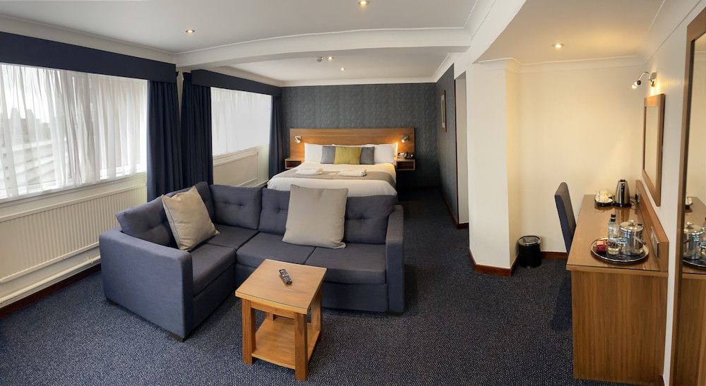 Executive Suite - Photo 1