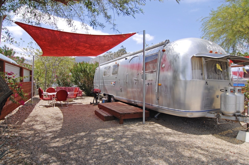 Vintage Airstream - Two Twins photo 1