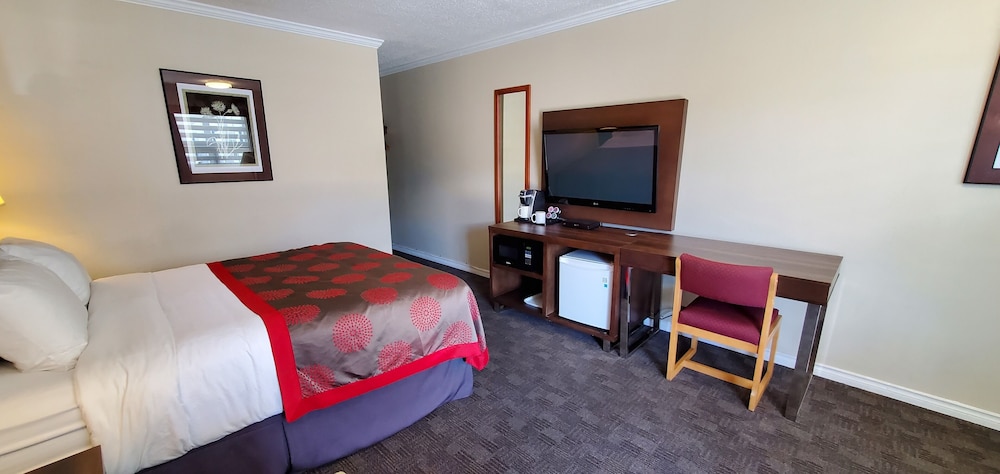 Standard Room, 1 Queen Bed photo 2