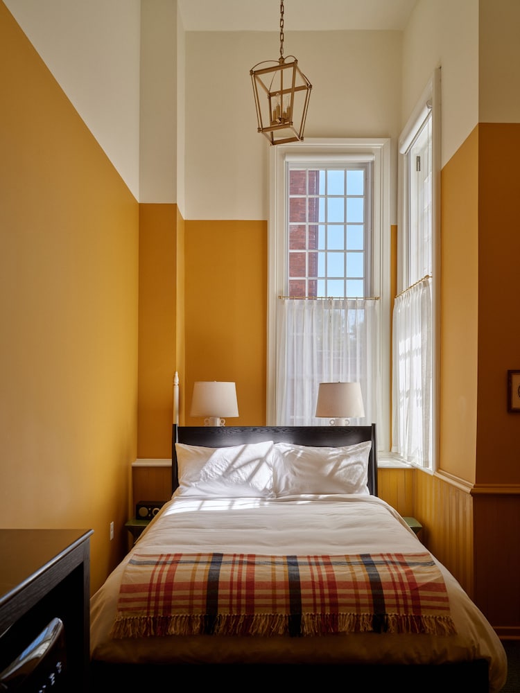 Superior Room, 1 Queen Bed photo 2