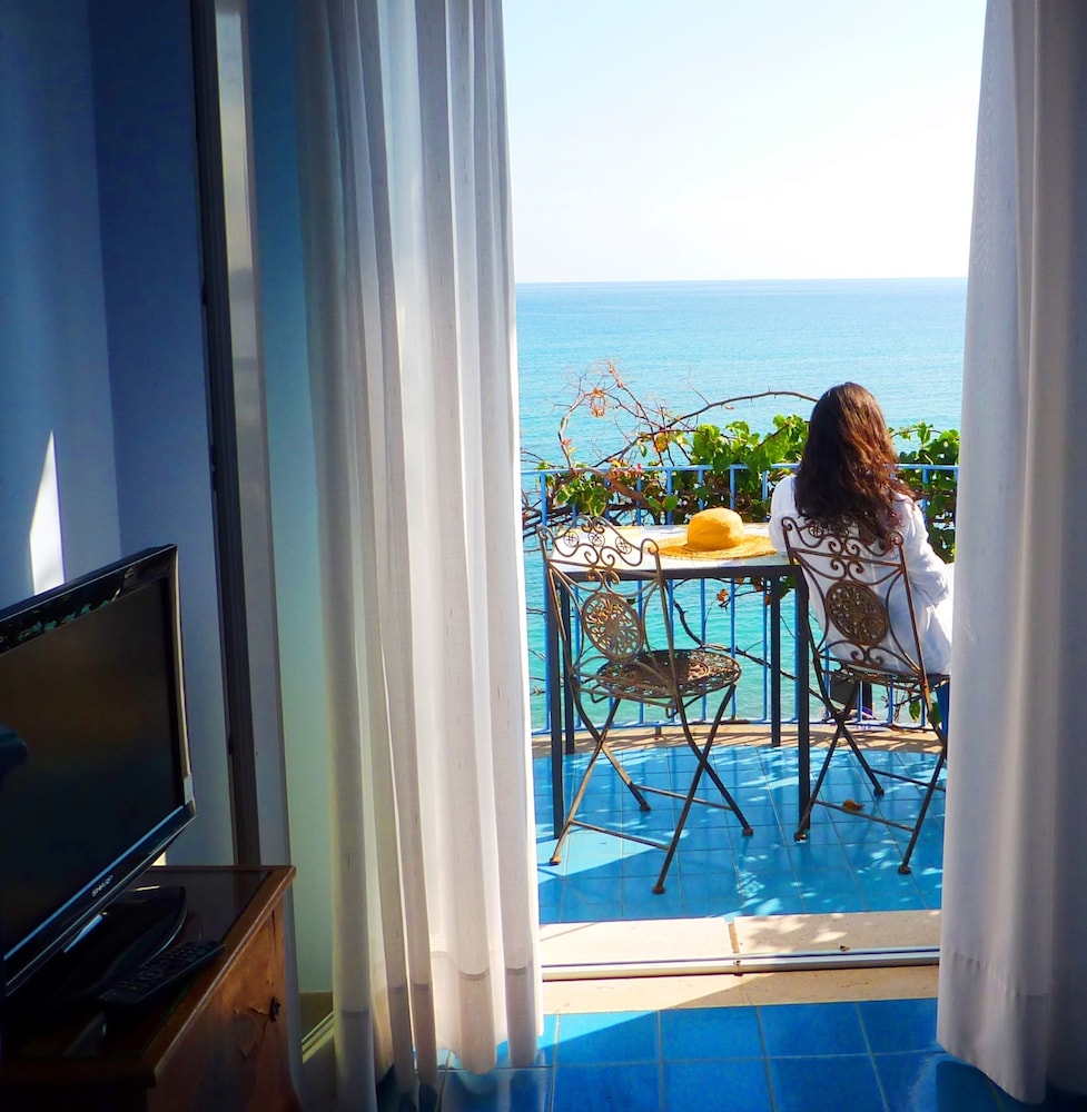 Superior Double Room, Balcony, Sea View - Photo 20