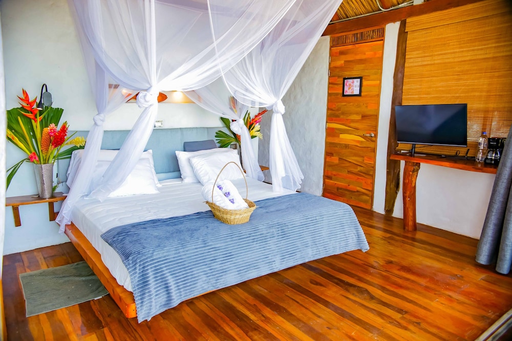 Junior Suite with Sea View - Photo 10